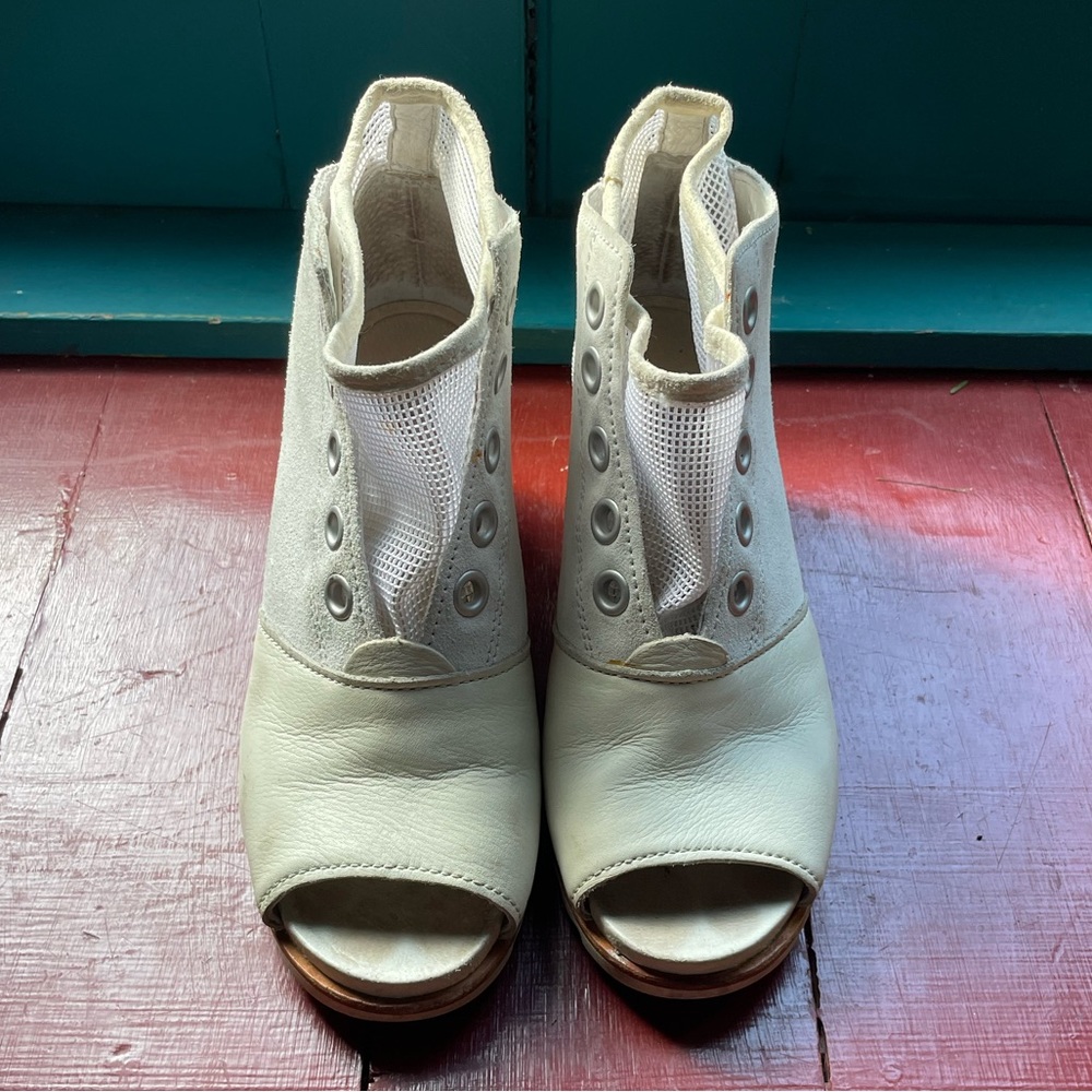 Sorel White Leather and Mesh Wedge Sandals